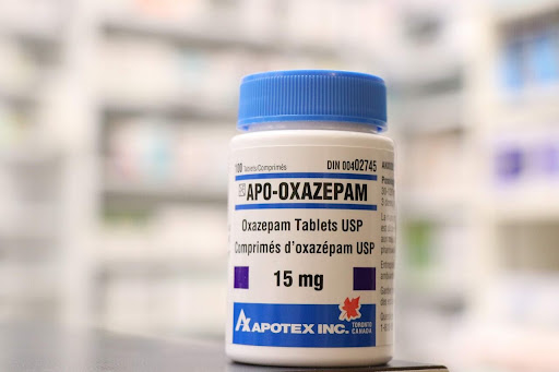 Ein Fläschchen mit Oxazepam-Tabletten, die von einem Arzt verschrieben wurden.